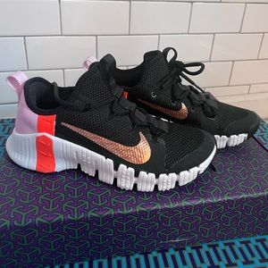 Like new Nike metcon sneakers - size 8